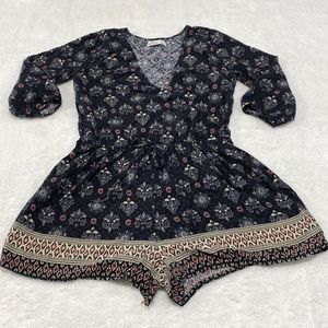 💜 Juniors Hollister Short Romper Jumpsuit Black Background w/ floral print L